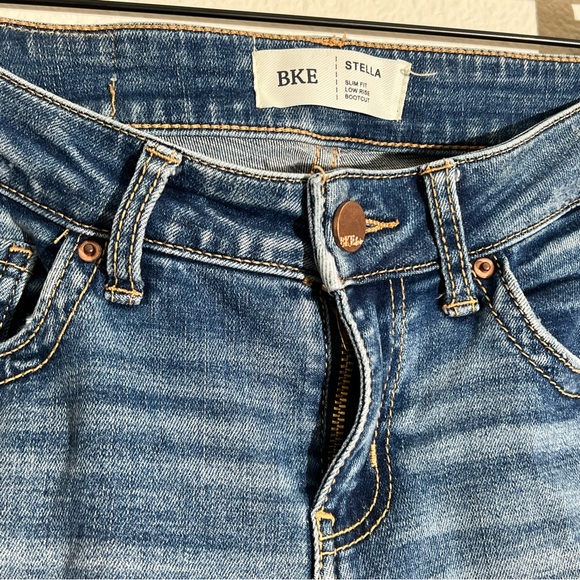 Buckle BKE Stella Slim Fit Mid-Rise Bootcut Distressed Blue Denim Jeans Size 26 - Picture 4 of 13